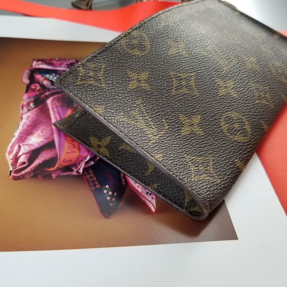 Louis Vuitton Classic Pouchette GM Monogram - Picture 6 of 16